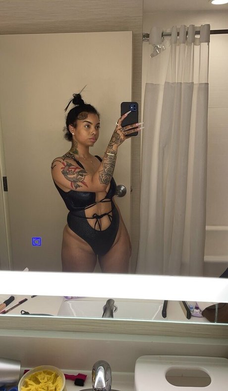 Naakte gelekte OnlyFans-foto van Mamasmamasrec