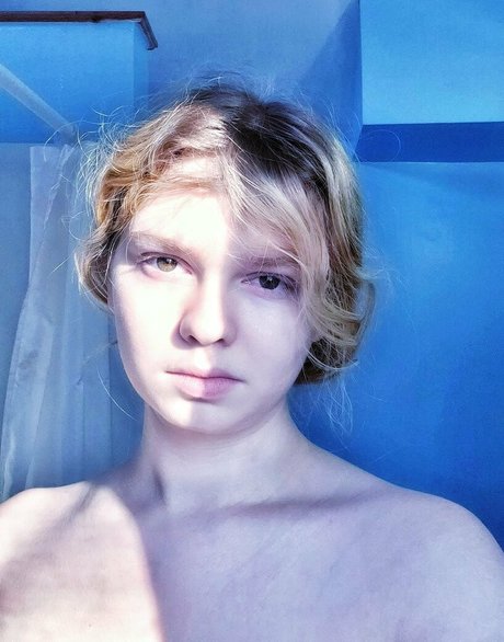 Naakte gelekte OnlyFans-foto van Lyrictiana