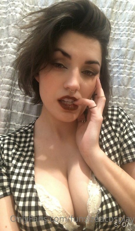 Naakte gelekte OnlyFans-foto van Funsizedcosplay