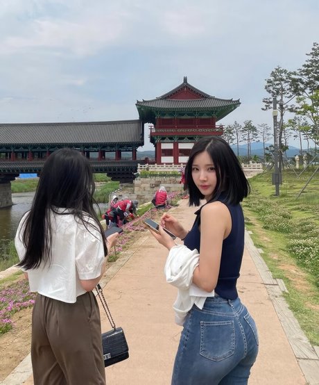 WomenK-pop