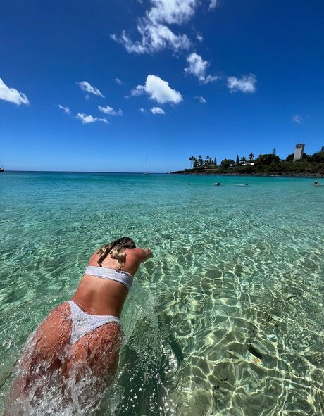 Naakte gelekte OnlyFans-foto van Karina Irby