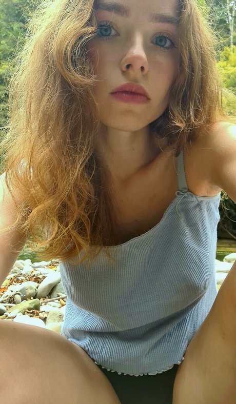 Naakte gelekte OnlyFans-foto van Rinaalyys