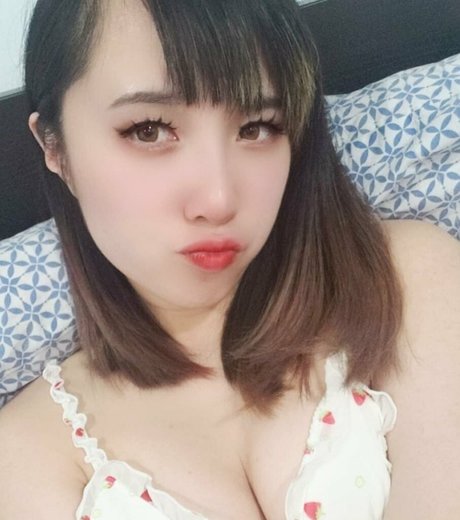 Naakte gelekte OnlyFans-foto van Hinacchifree