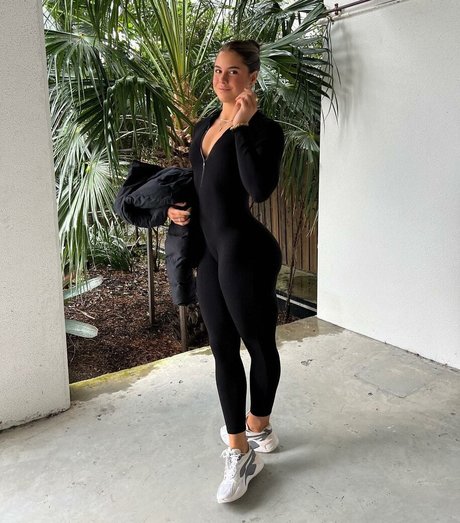 Naakte gelekte OnlyFans-foto van Desi Johnson