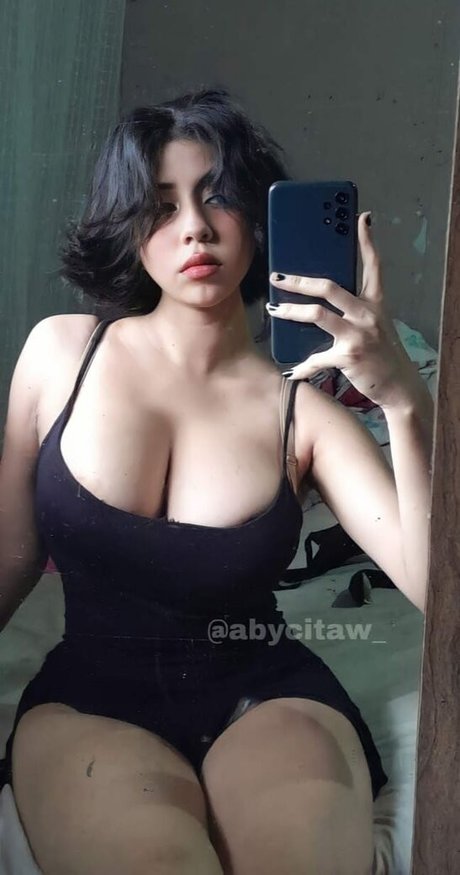 Naakte gelekte OnlyFans-foto van Aby Dazai