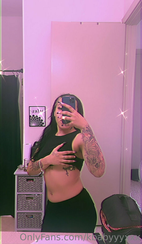 Naakte gelekte OnlyFans-foto van Kbabyyyxxx