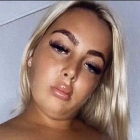 Naakte gelekte OnlyFans-foto van Chanel Adam