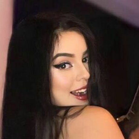 Naakte gelekte OnlyFans-foto van Bella Angel Dezoitou
