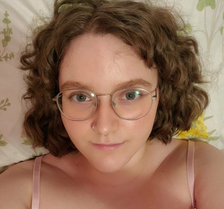 Ellie_teases