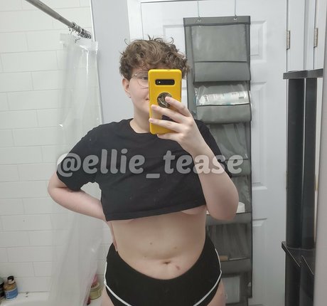 Naakte gelekte OnlyFans-foto van Ellieteases