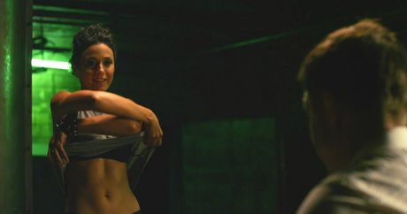 Naakte gelekte OnlyFans-foto van Emmanuelle Chriqui