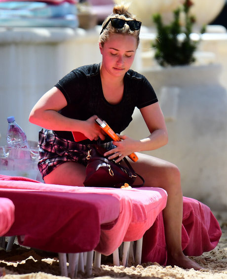 Naakte gelekte OnlyFans-foto van Hayden Panettiere