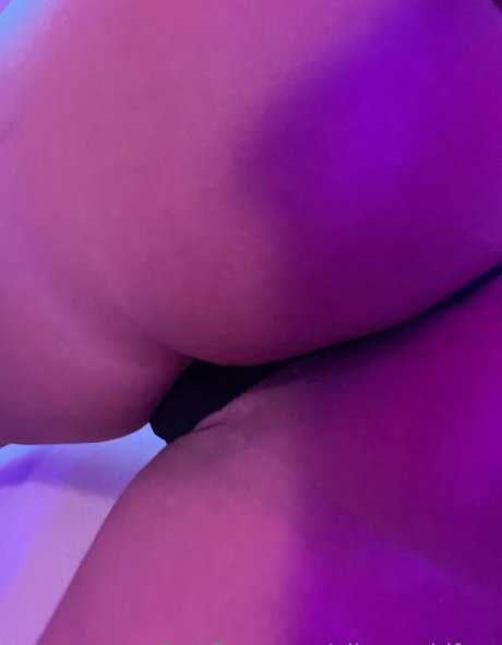Naakte gelekte OnlyFans-foto van Alissagoldfree