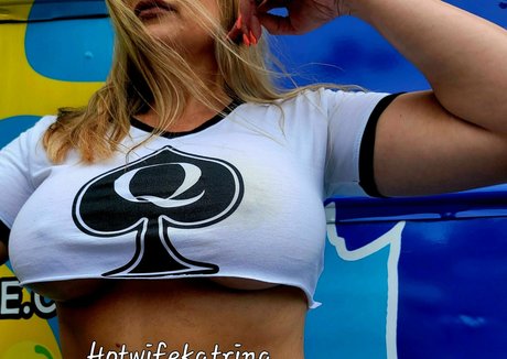 Naakte gelekte OnlyFans-foto van Hotwifekatrinafree