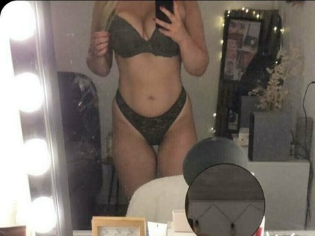 Naakte gelekte OnlyFans-foto van Realnanna