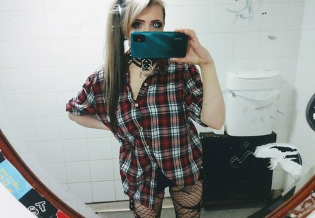 Naakte gelekte OnlyFans-foto van Kiwo