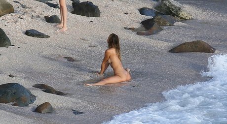 Alexis Ren