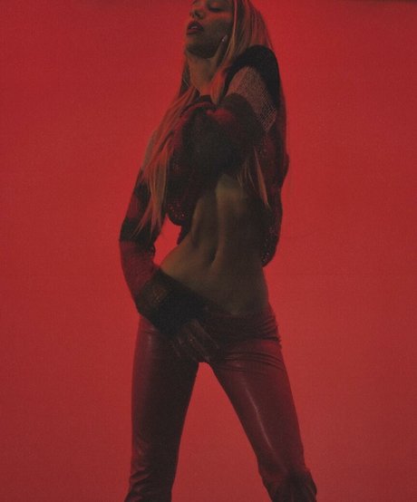 Alexis Ren