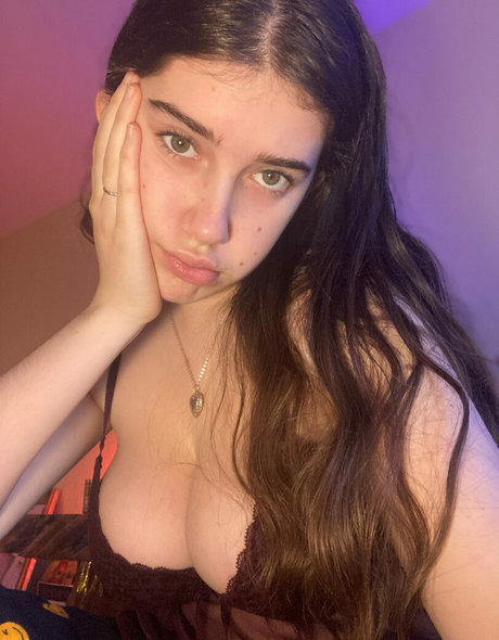Naakte gelekte OnlyFans-foto van Itsmollyyyroseagain