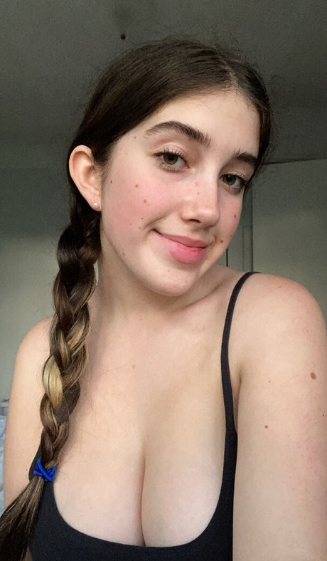 Naakte gelekte OnlyFans-foto van Itsmollyyyroseagain