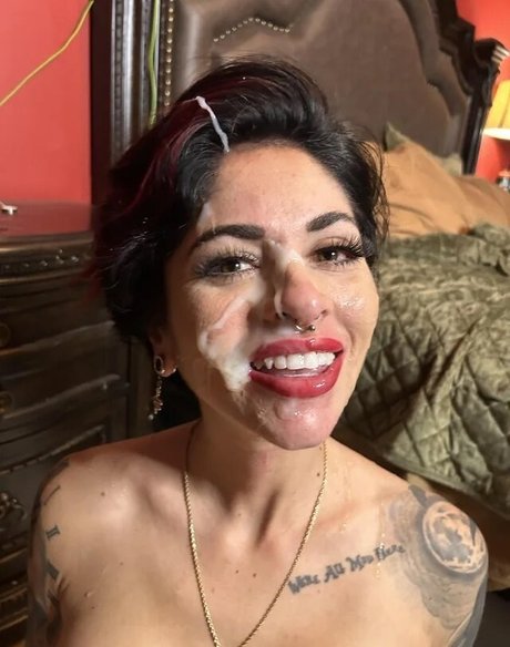Naakte gelekte OnlyFans-foto van Lena Lawless