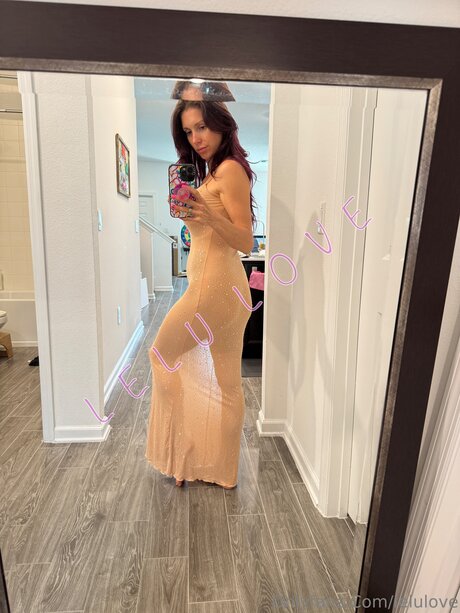 Naakte gelekte OnlyFans-foto van Lelulove