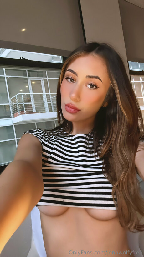 Naakte gelekte OnlyFans-foto van Jenawolfyfree
