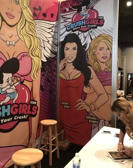 Naakte gelekte OnlyFans-foto van Romi Rain
