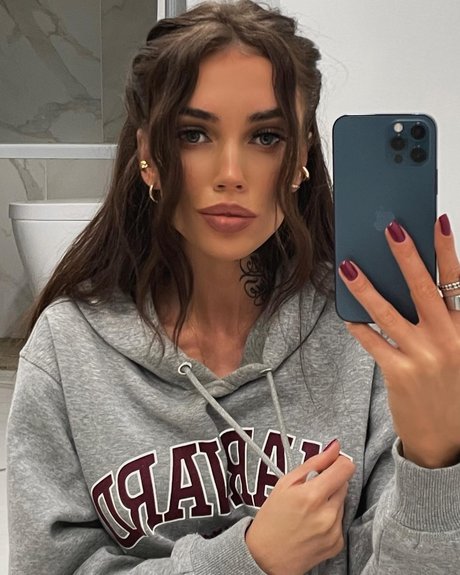 Naakte gelekte OnlyFans-foto van Nessa Orlova