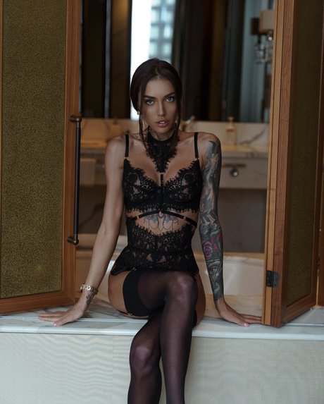Naakte gelekte OnlyFans-foto van Nessa Orlova