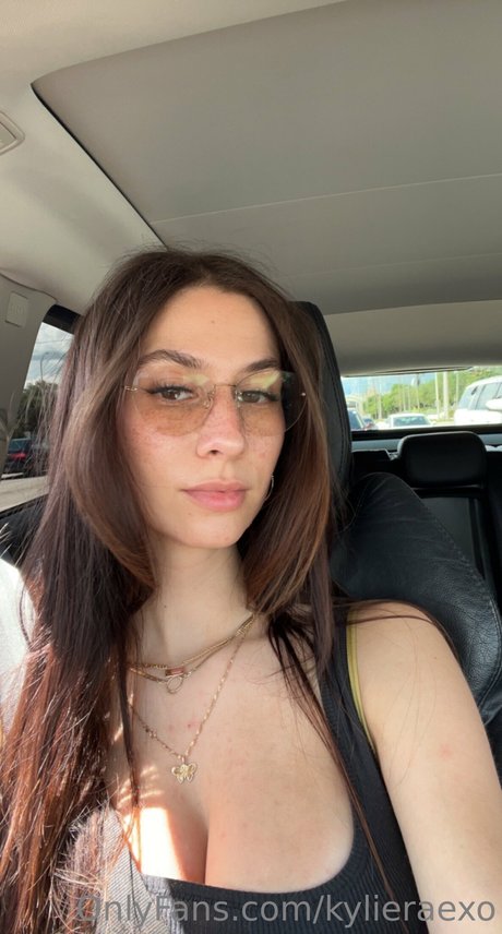 Naakte gelekte OnlyFans-foto van Kylie Rae