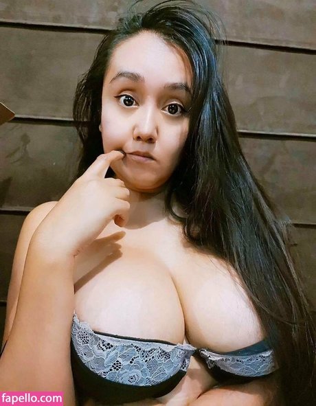 Naakte gelekte OnlyFans-foto van Mizuno Atena
