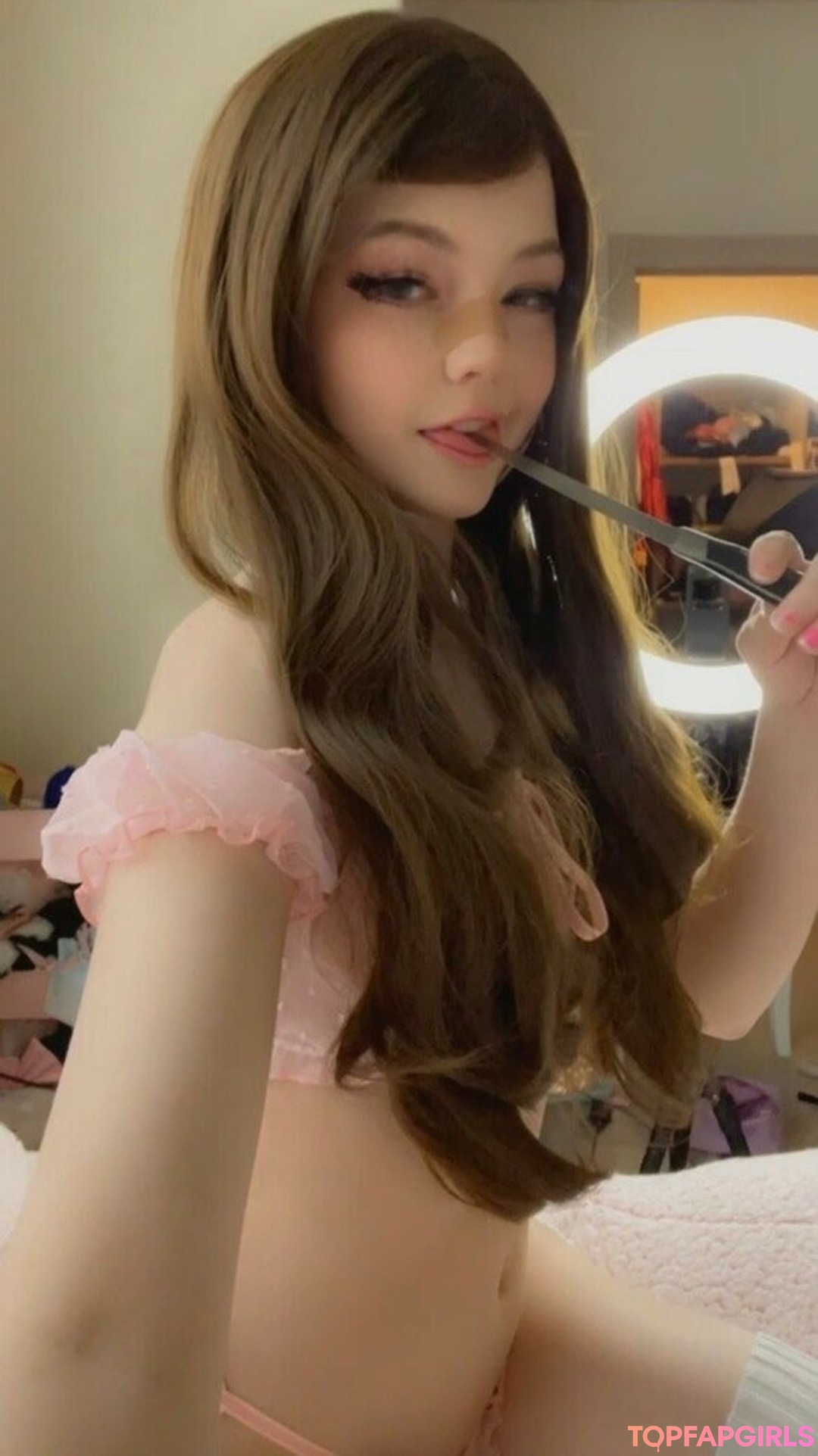 Naakte gelekte OnlyFans-foto van Strawbeariemilkk #1087
