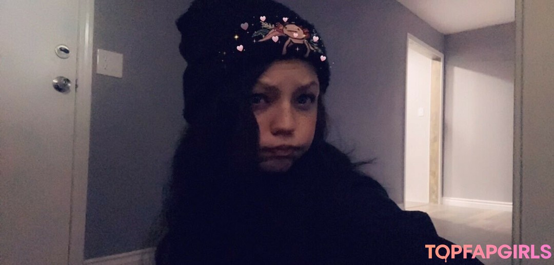 Naakte gelekte OnlyFans-foto van Strawbeariemilkk #1157