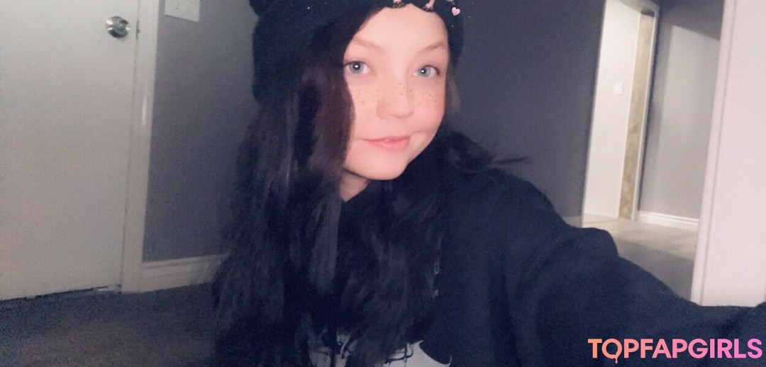 Naakte gelekte OnlyFans-foto van Strawbeariemilkk #1158