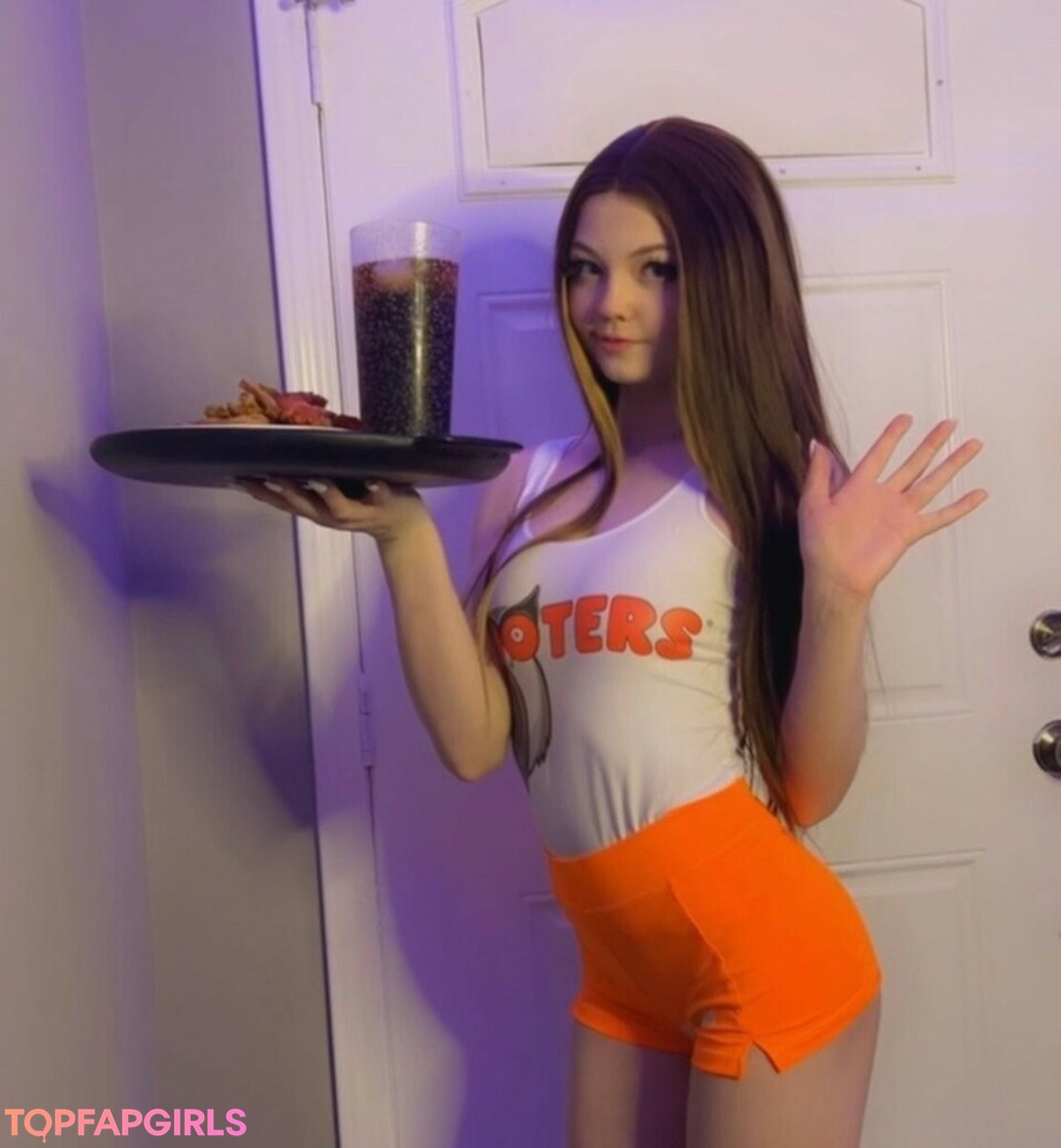 Naakte gelekte OnlyFans-foto van Strawbeariemilkk #1195