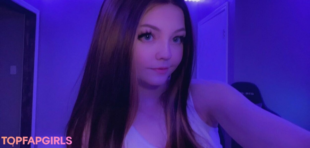 Naakte gelekte OnlyFans-foto van Strawbeariemilkk #1233