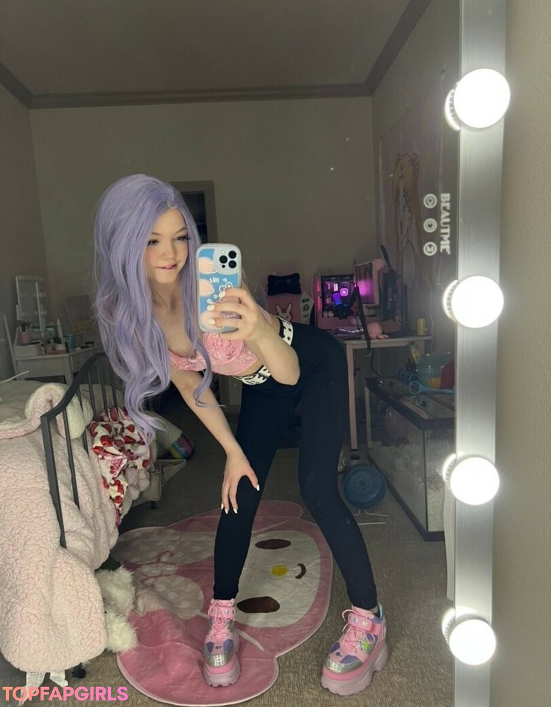 Naakte gelekte OnlyFans-foto van Strawbeariemilkk #1353