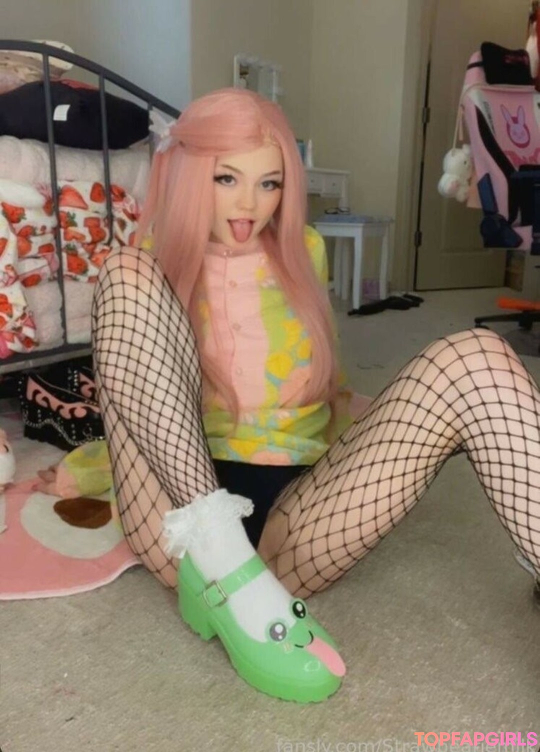 Naakte gelekte OnlyFans-foto van Strawbeariemilkk #1518