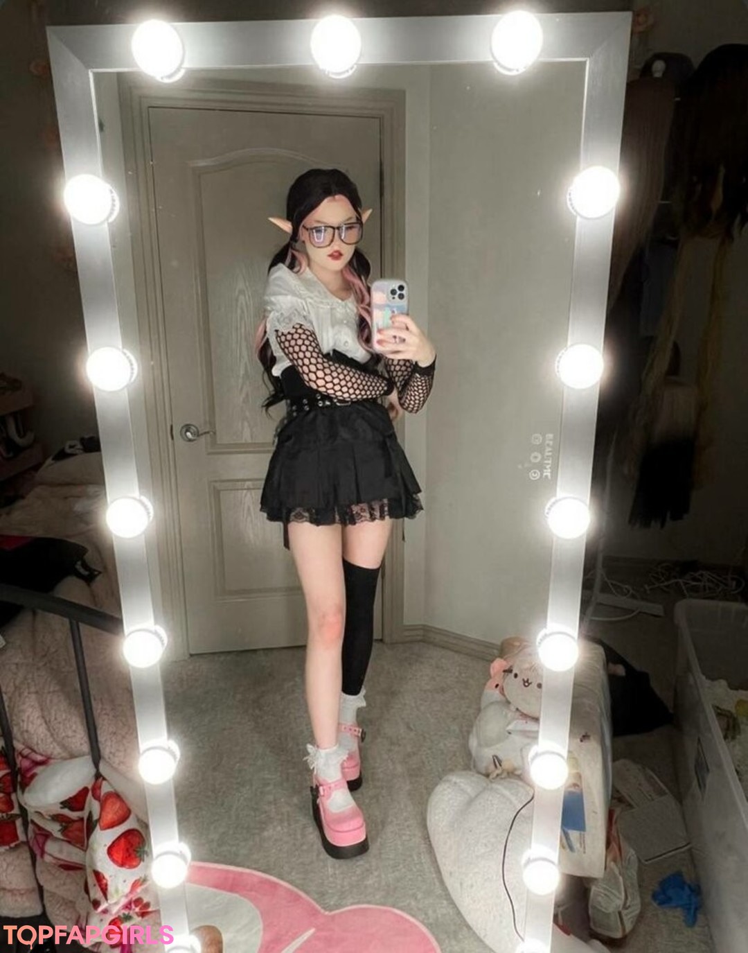 Naakte gelekte OnlyFans-foto van Strawbeariemilkk #1529