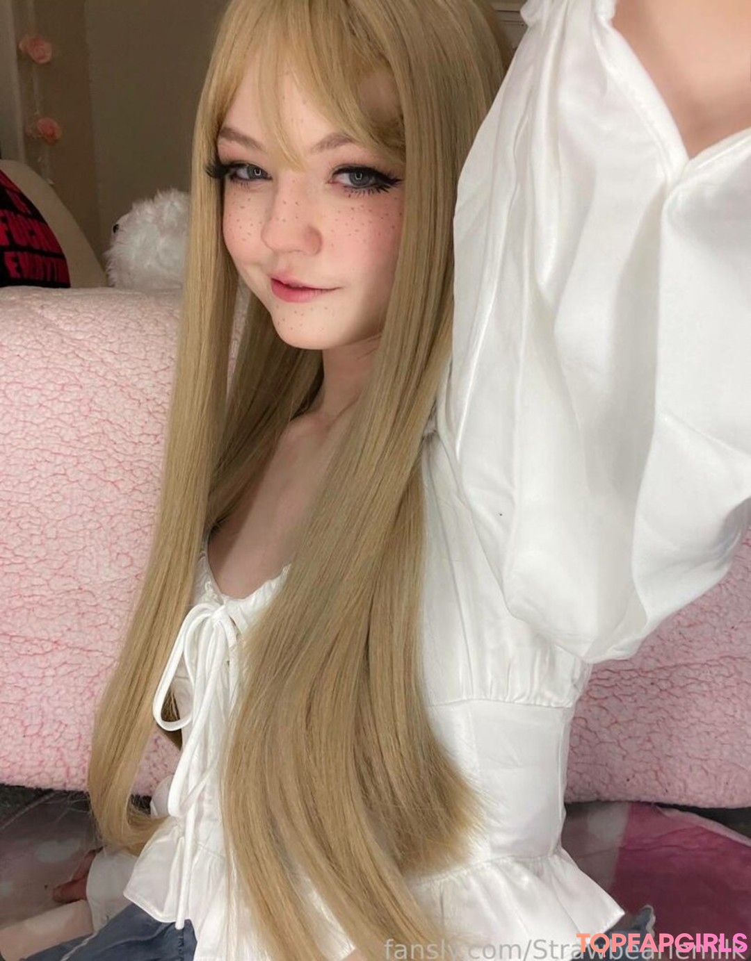 Naakte gelekte OnlyFans-foto van Strawbeariemilkk #1797