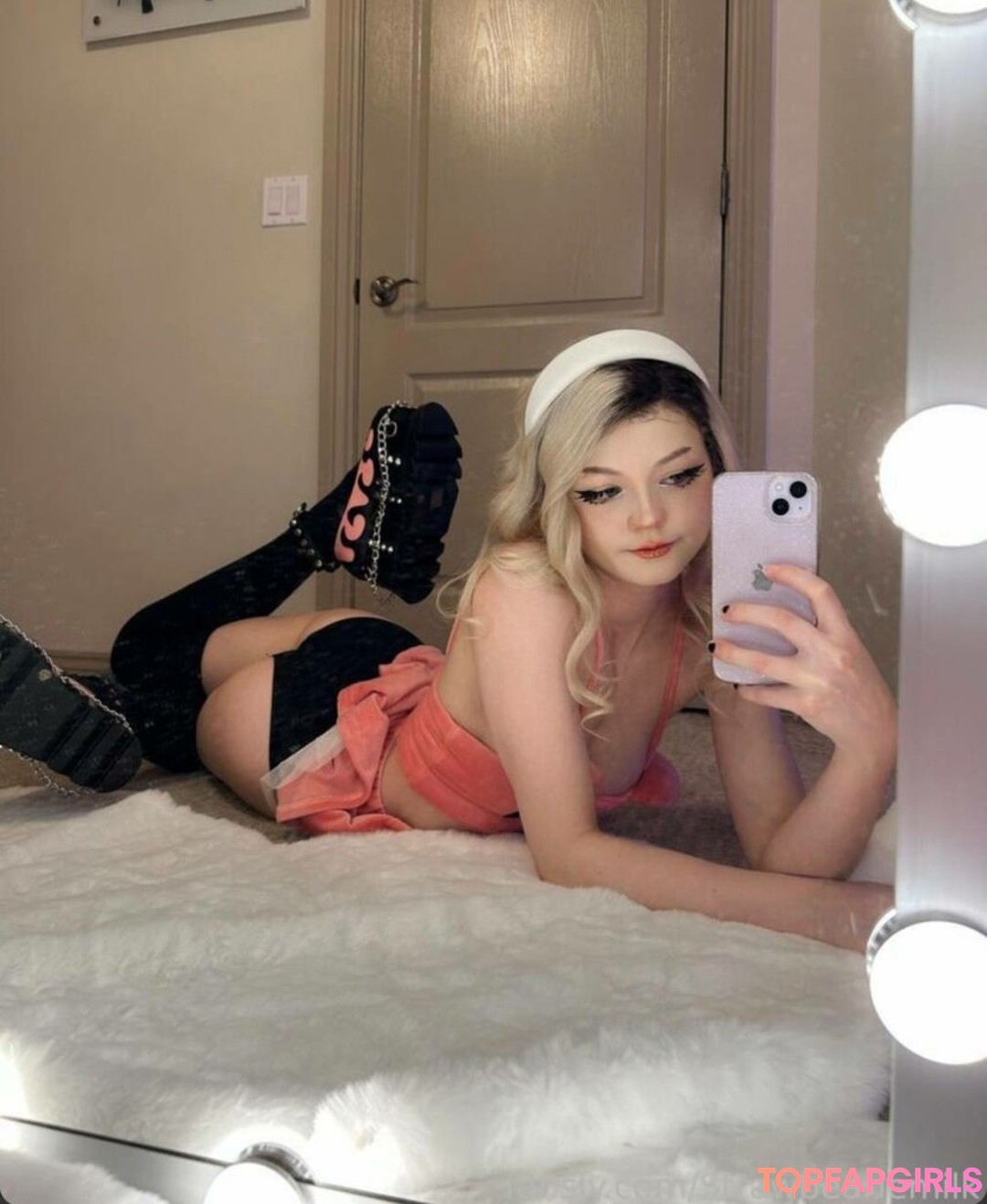 Naakte gelekte OnlyFans-foto van Strawbeariemilkk #2143