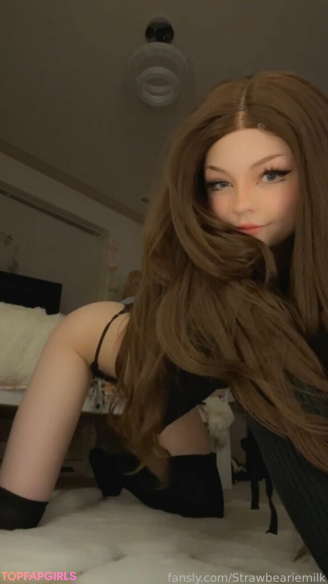 Naakte gelekte OnlyFans-foto van Strawbeariemilkk #2438