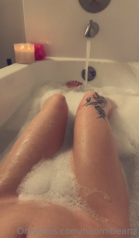 Naakte gelekte OnlyFans-foto van Naomibeanz