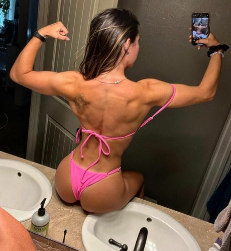 Naakte gelekte OnlyFans-foto van Niksmcfit