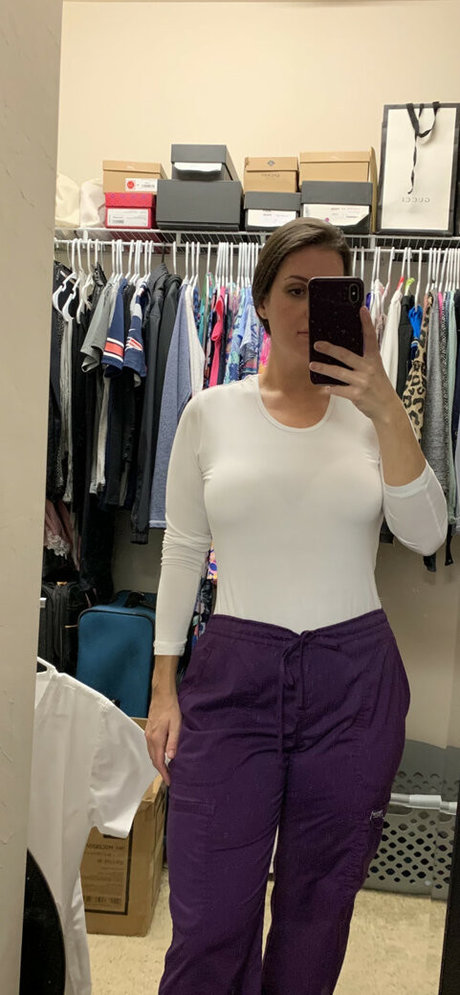 Naakte gelekte OnlyFans-foto van Sexywife08