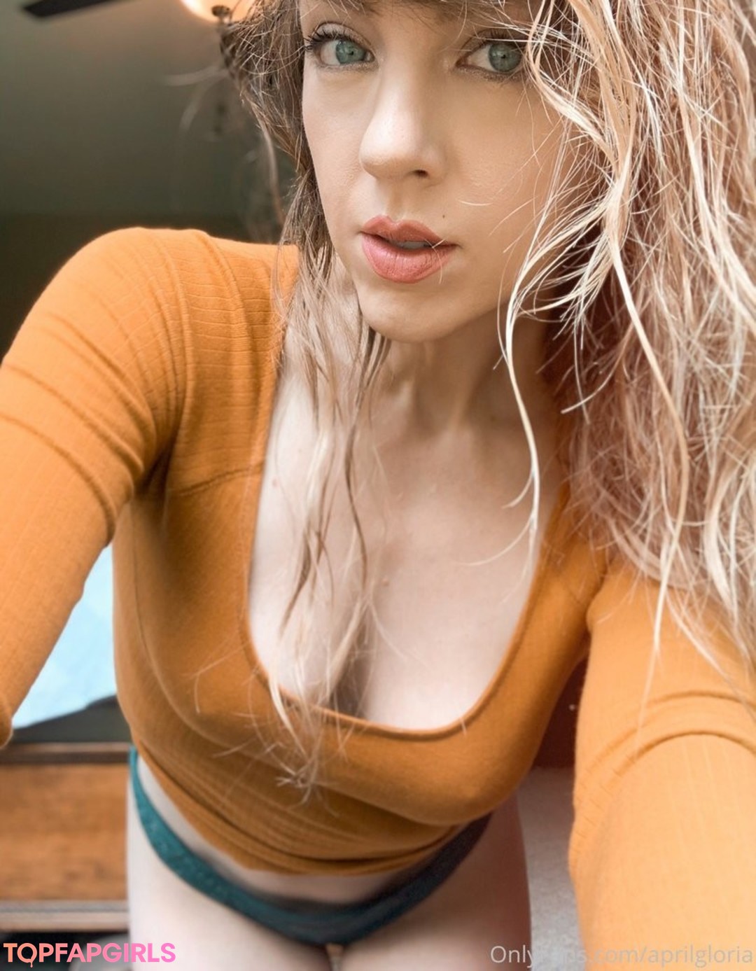 Naakte gelekte OnlyFans-foto van April Gloria #1200