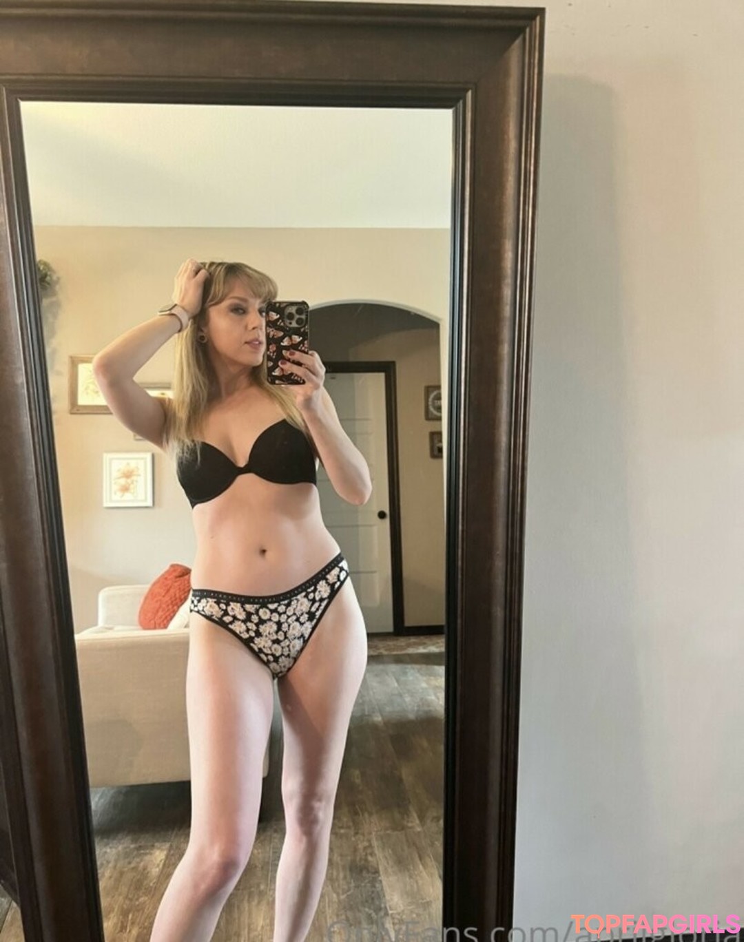 Naakte gelekte OnlyFans-foto van April Gloria #1574