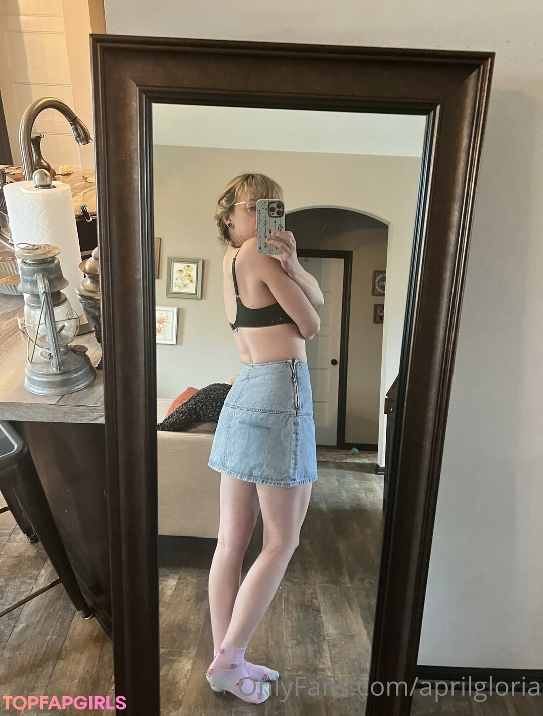 Naakte gelekte OnlyFans-foto van April Gloria #635