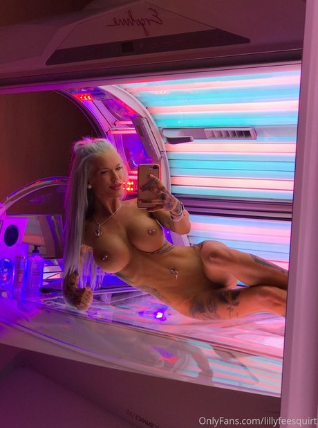 Naakte gelekte OnlyFans-foto van Lillyfee Squirt